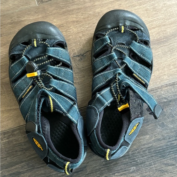 Keen big kids sandals - Picture 3 of 4